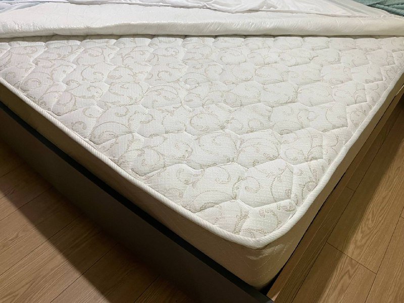 Кровать 160x200 с матрасом и наматрасником 2