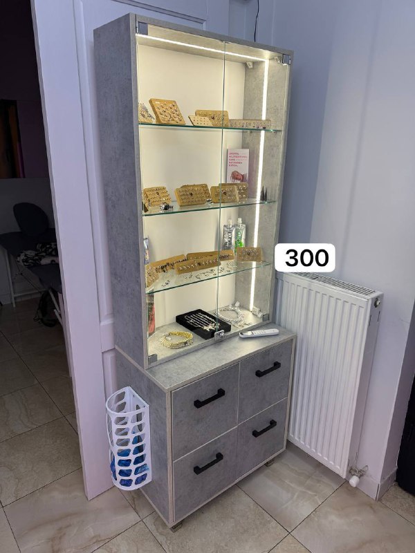 Компьютерные кресла, стол, стелажи, пуфики, тумбу, монстеру 3