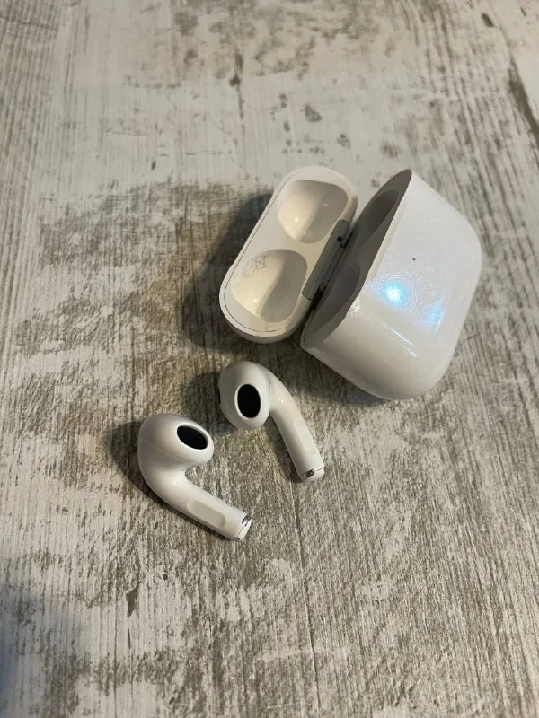Xiaomi Redmi Note 9, AirPods 3, туфли Marc O'Polo 3