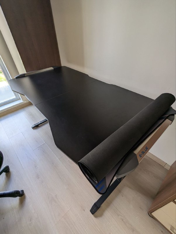Стол E-BLUE pro gaming gear с ковром для мыши 3