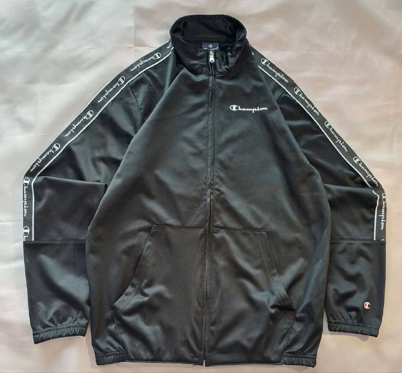 Куртка Champion, футболка Adidas, толстовка Adidas