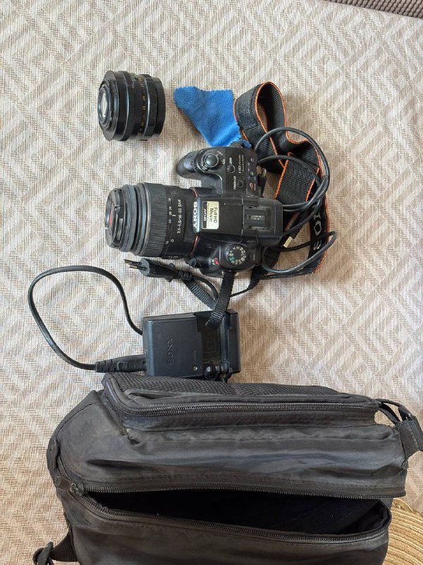 Фотоаппарат Sony Alpha 37 с объективами и картой памяти