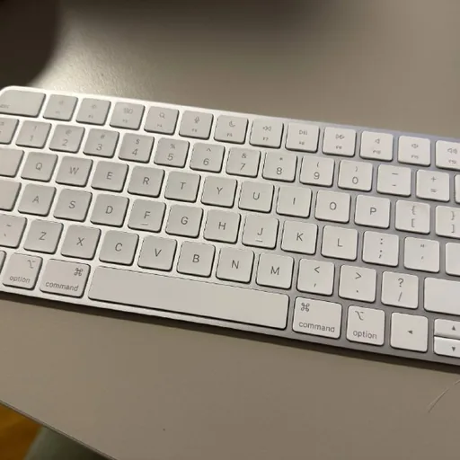Эппловская клавиатура и мышь с кабелем lightning