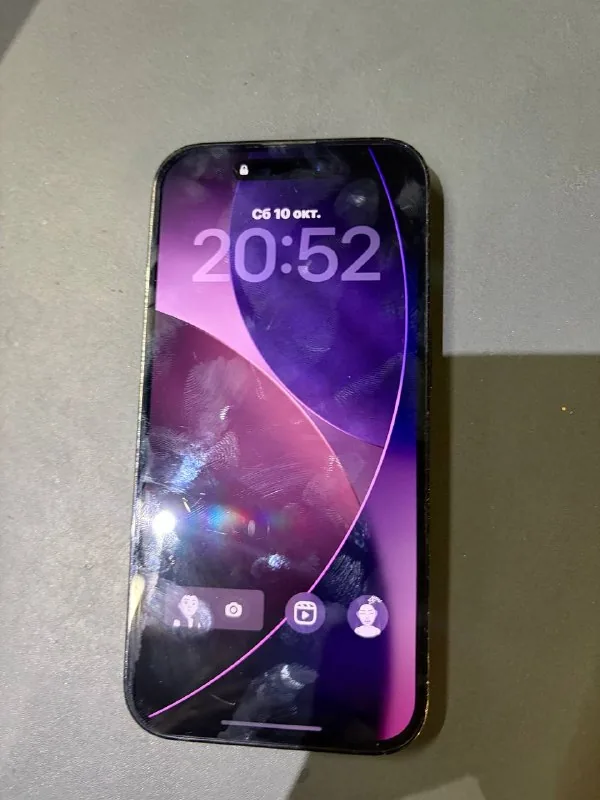 Два iPhone 1