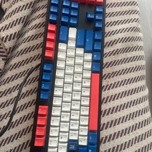 Клавиатура Ducky One 100% со сломанным свитчем