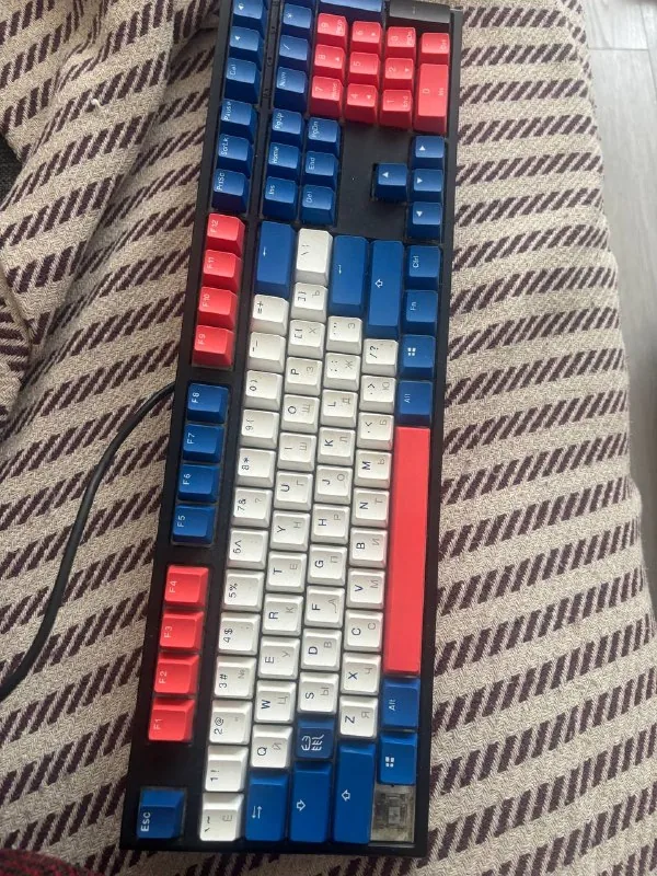 Ducky One 100% keyboard with a broken switch 1