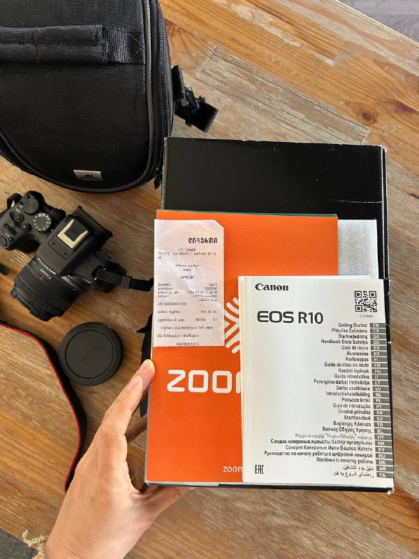 Canon EOS R10, RIVACASE bag, SanDisk 256GB card 2
