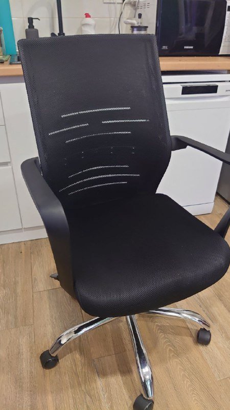 Компьютерный стол Domino, Компьютерный стол Jusk Gamer, Черное кресло, Бордовое кресло 3