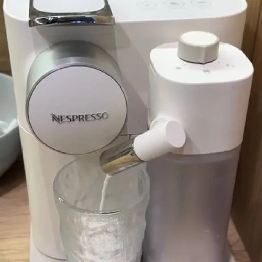 Капсульная кофемашина Nespresso Gran Lattissima