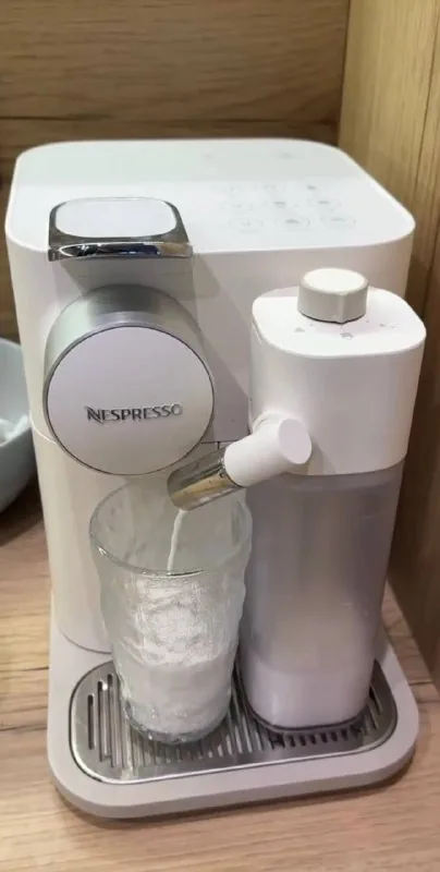 Капсульная кофемашина Nespresso Gran Lattissima