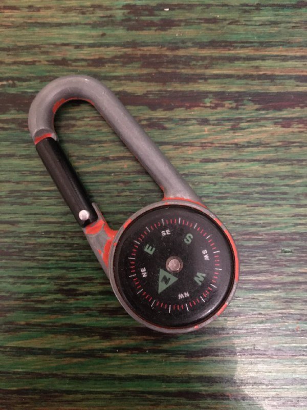 Насос велосипедный, фонарь, сумка, плавки, горнолыжные штаны, карабин с компасом 9