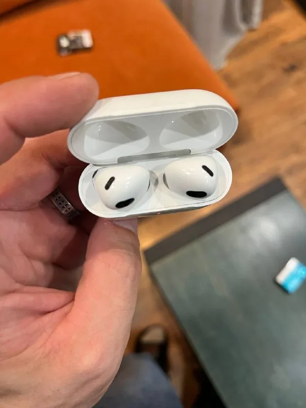 AirPods 3 generation 1