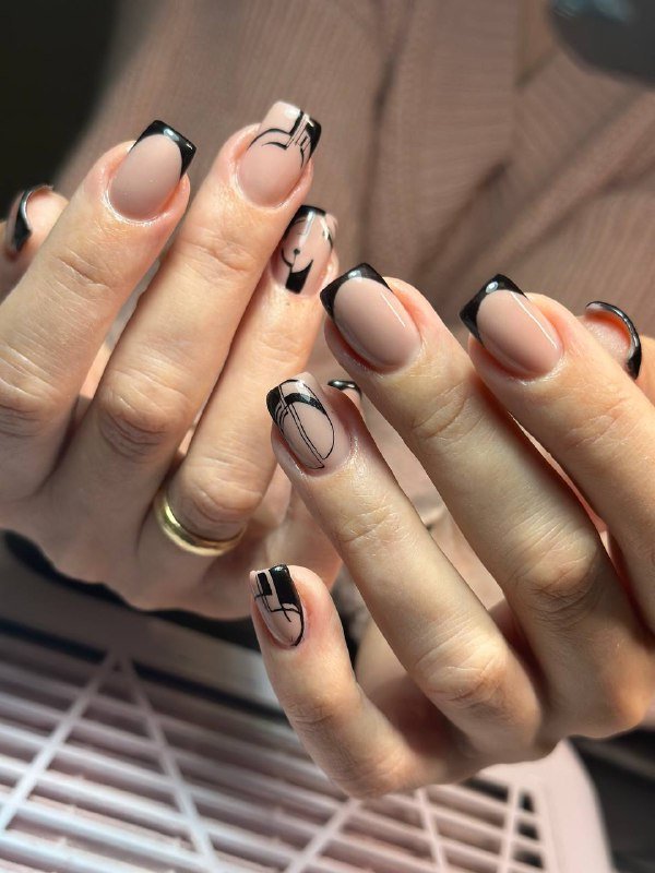 Маникюр, шеллак с дизайном и укреплением