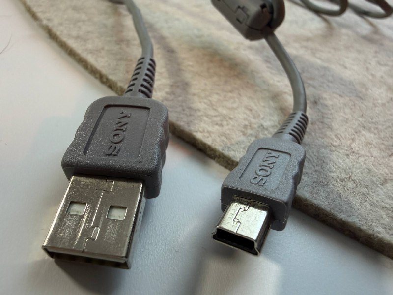 PlayStation 3 с двумя джойстиками и играми 4