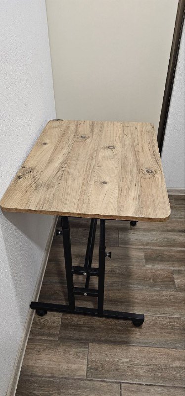 Стол для компьютера с регулируемой высотой 2