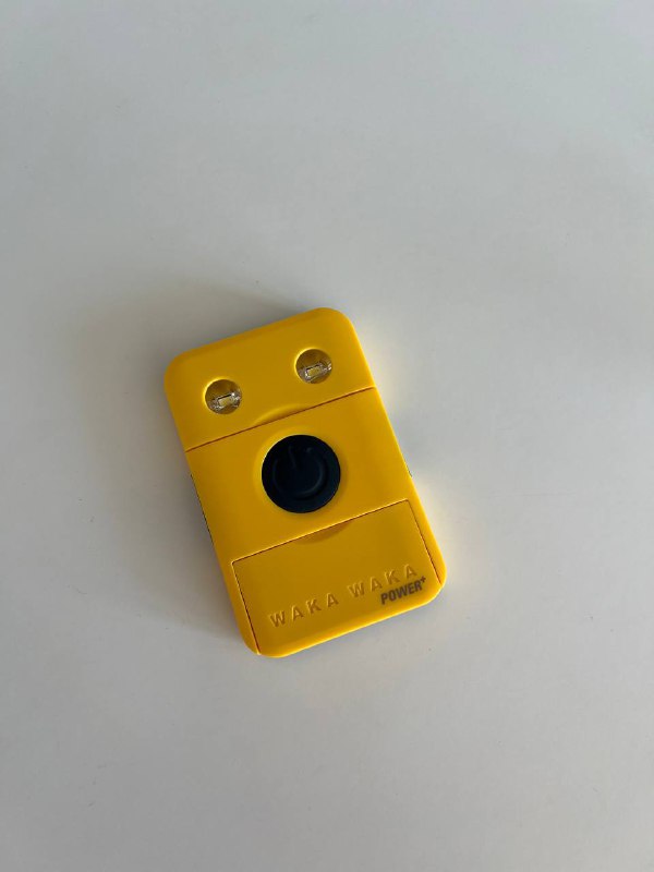 Солнечный powerbank Wakawaka Power+ с фонарём