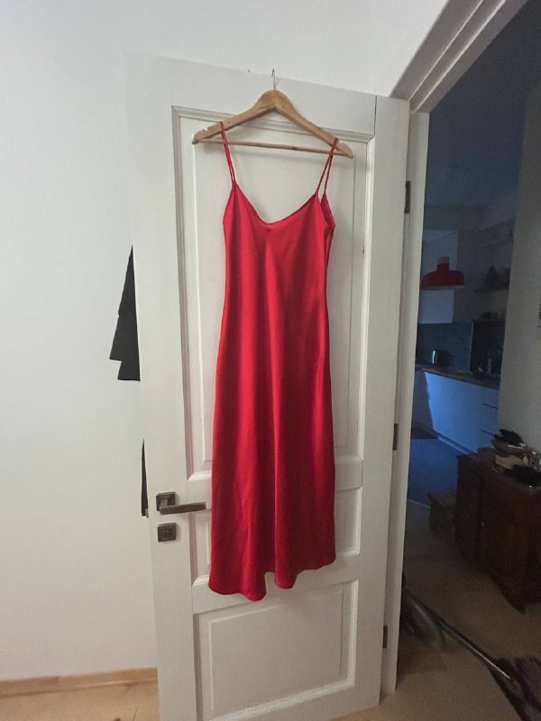 платье Zara красное XS-S
