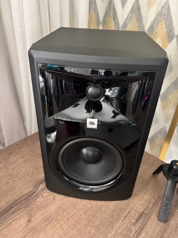 JBL 306 MKII, Focusrite audio interface, Rode NT USB microphone 2