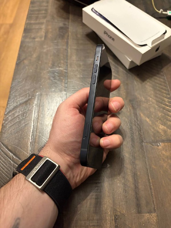 Продаю iPhone 12, 128 ГБ 6