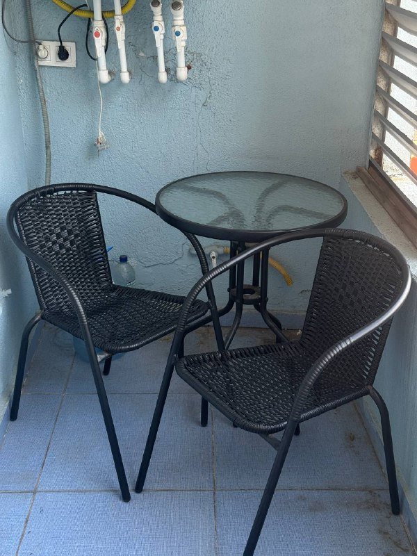 Балконный комплект стол со стеклянной столешницей и плетёные стулья 2 шт