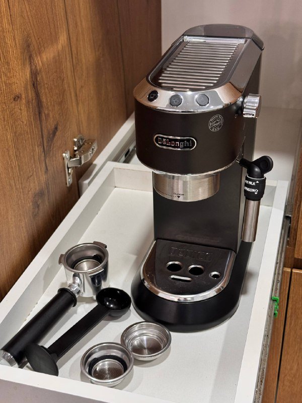 Кофемашина DeLonghi EC685.BK 2