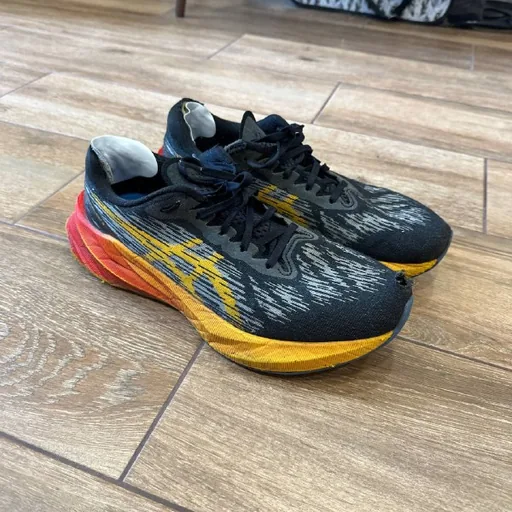ASICS Novablast 3