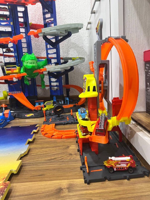 Хот Вилс большой трасса лифт, скорая помощь, монстр трак, бургер кафе, игрушки 4