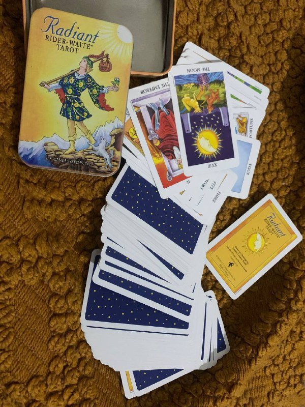 Колода таро Райдера-Уэйта в металлической коробке 2