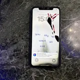 iPhone 11 с поврежденным экраном 1