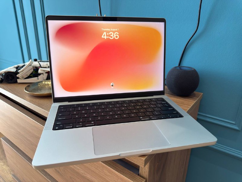 MacBook Pro 14” M4 Silver 2