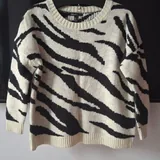 Блузка Mango, брюки Zara, джинсы Mavi, свитер Mango 7