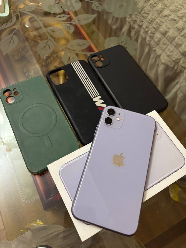 Продам 11 айфон 8