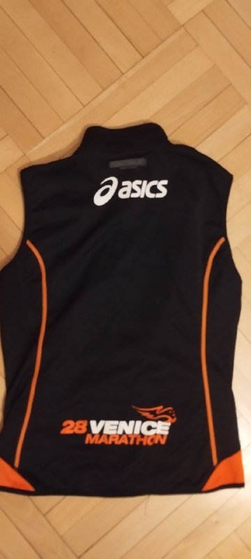 Беговой жилет женский M, мужской S 2