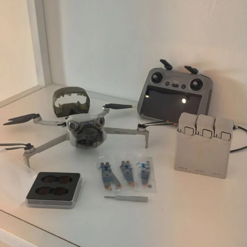 DJI Mini 4 Pro, iPad Air 13, DJI Osmo Action 5 Pro 1