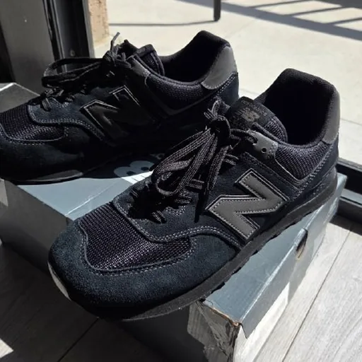 Кроссовки, кроссовки New Balance, лоферы Dr. Martens
