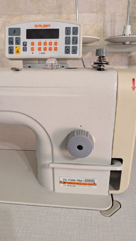 Промышленная прямострочная одноигольная швейная машина Siruba DL7000-RM1 3