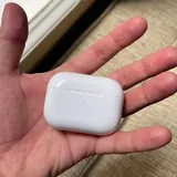 Кейс и левый наушник AirPods Pro 1-го поколения 3