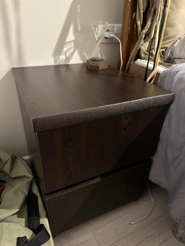 Прикроватные тумбочки, кастрюли и кухонная утварь 2