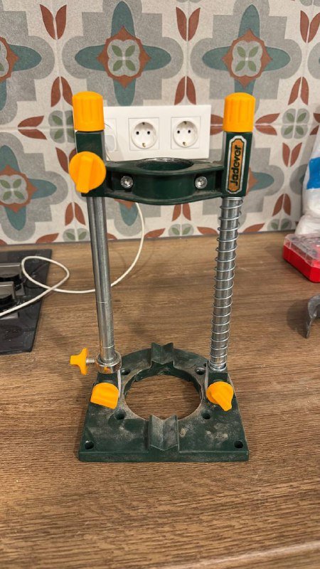 Дрель Ineco и вертикальная стойка для дрели