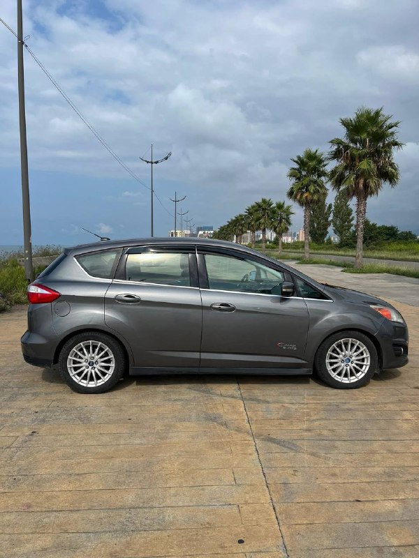 Ford C-Max 2012 plug-in hybrid 4