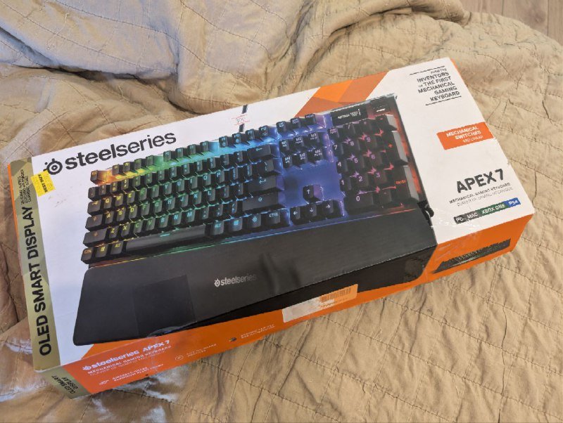 робот-пылесос roborock Q7 max plus, механическая клавиатура Steelseries apex 7 2