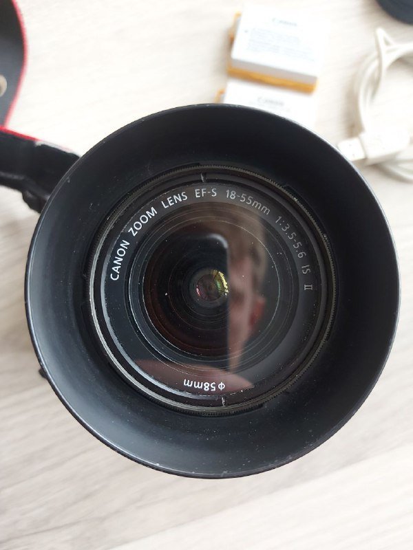 Фотоаппарат Canon 550D и объектив Canon 18-55mm 4