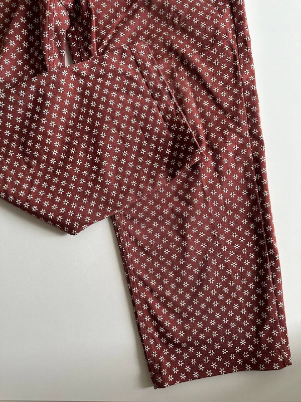 кроссовки Nike, майка Levi’s, кофта Tommy Jeans, платье Bershka, штаны Vans, тишка, мерч Simpsons, джинсы Tommy Jeans, юбка house of holland 5