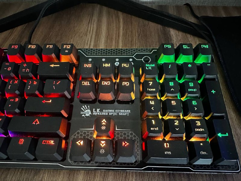 Игровая клавиатура Light Strike RGB 2