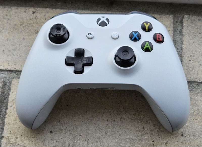 Xbox консоль с контроллером, кабелем питания и HDMI 2