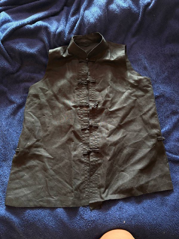 Синее платье, черная желетка, черная кофта, полоска юбка, белые шорты 2