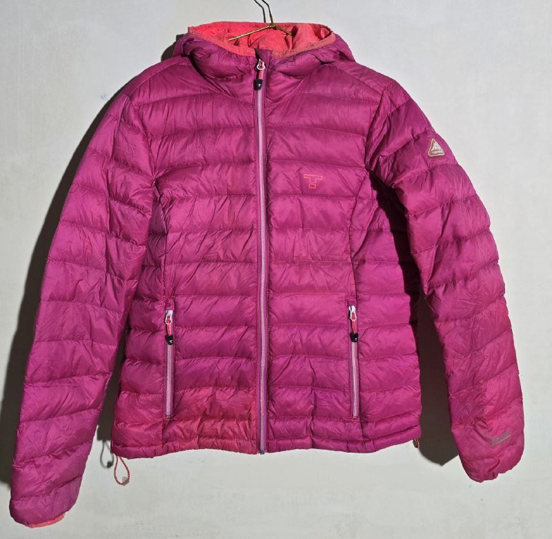 Пуховик Tenson, толстовка Snikers