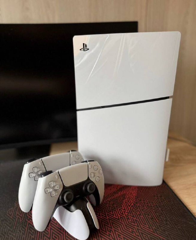 Sony PlayStation 5 slim, 2 геймпада