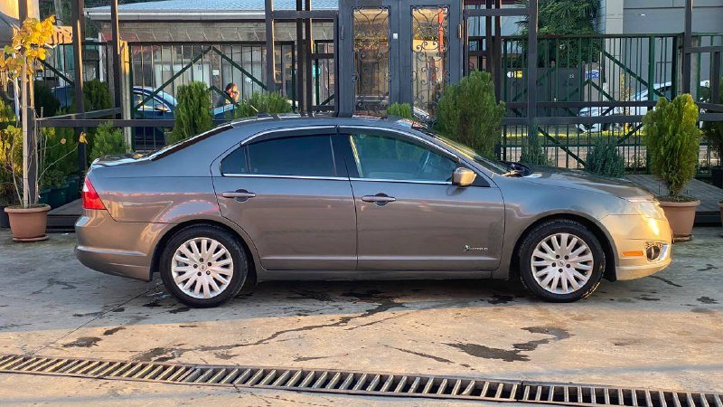 Ford Fusion Hybrid 2.5 2010 год 4