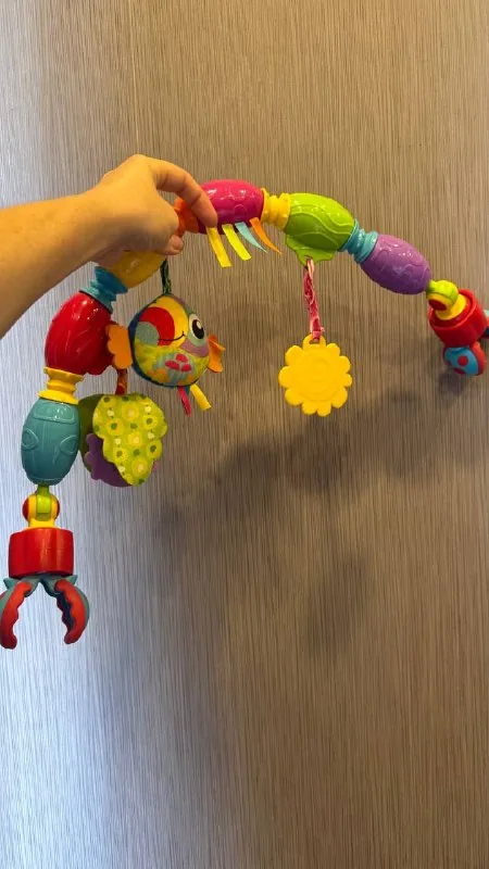 Дуга на коляску с игрушками 1